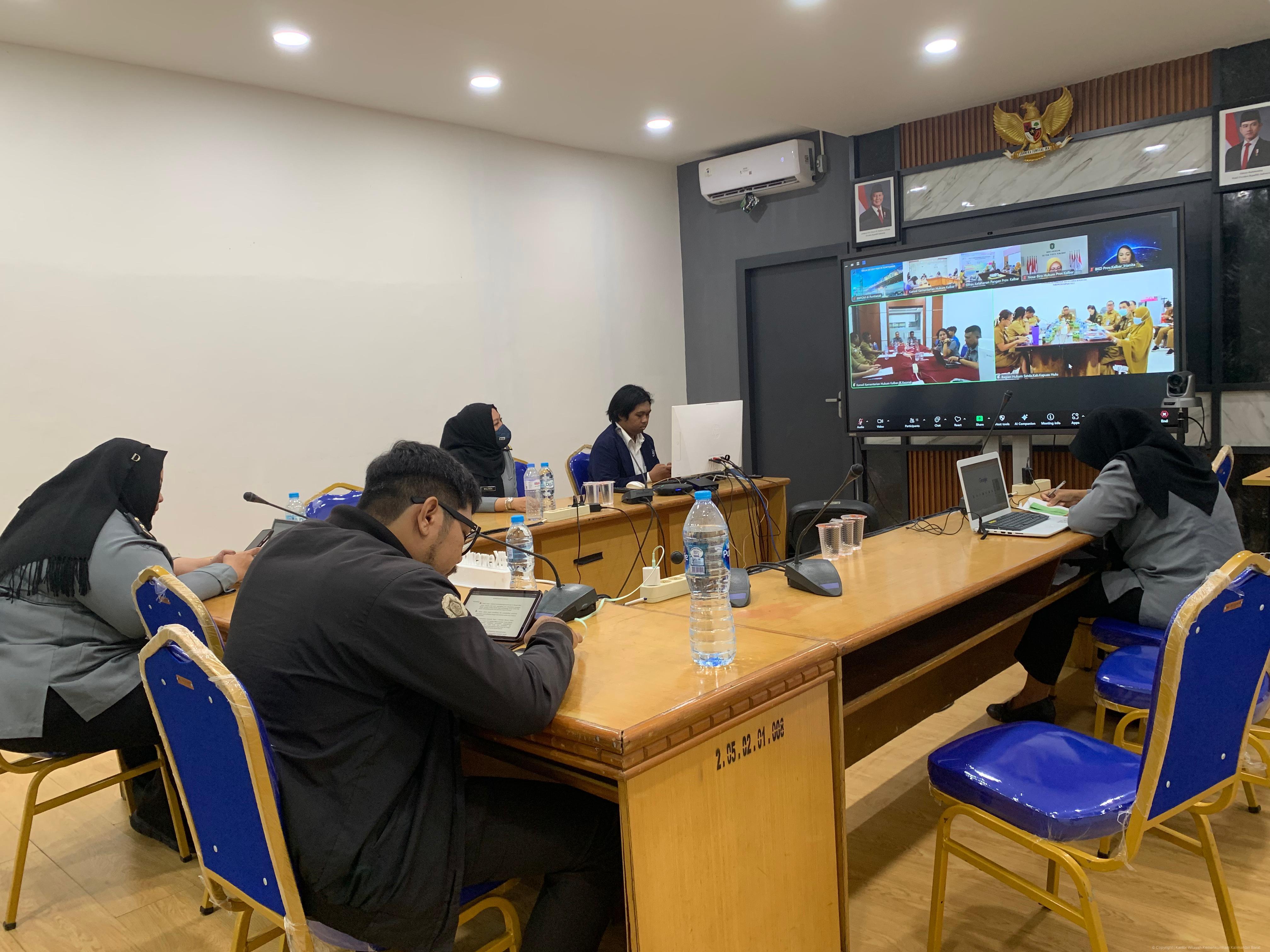 Rapat harmonisasi Raperbup Kapuas Hulu terkait pengelolaan pegawai BLUD RSUD dr. Achmad Diponegoro berlangsung hybrid.