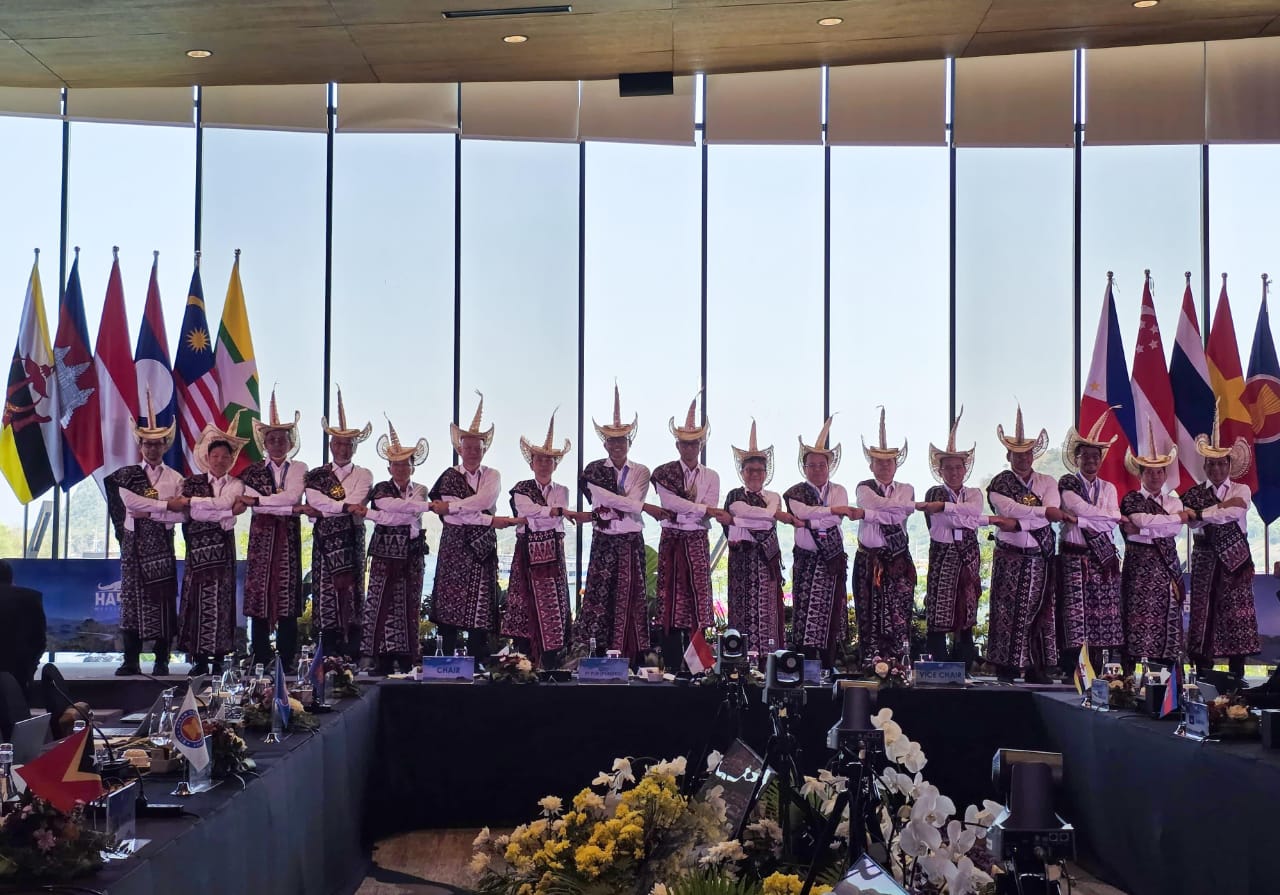 Foto bersama Head of Delegations saat menghadiri The 41st HAPUA Council Meeting di Labuan Bajo, Kabupaten Manggarai Barat, Nusa Tenggara Timur, sebagai wujud kolaborasi lintas negara Asia Tenggara dal