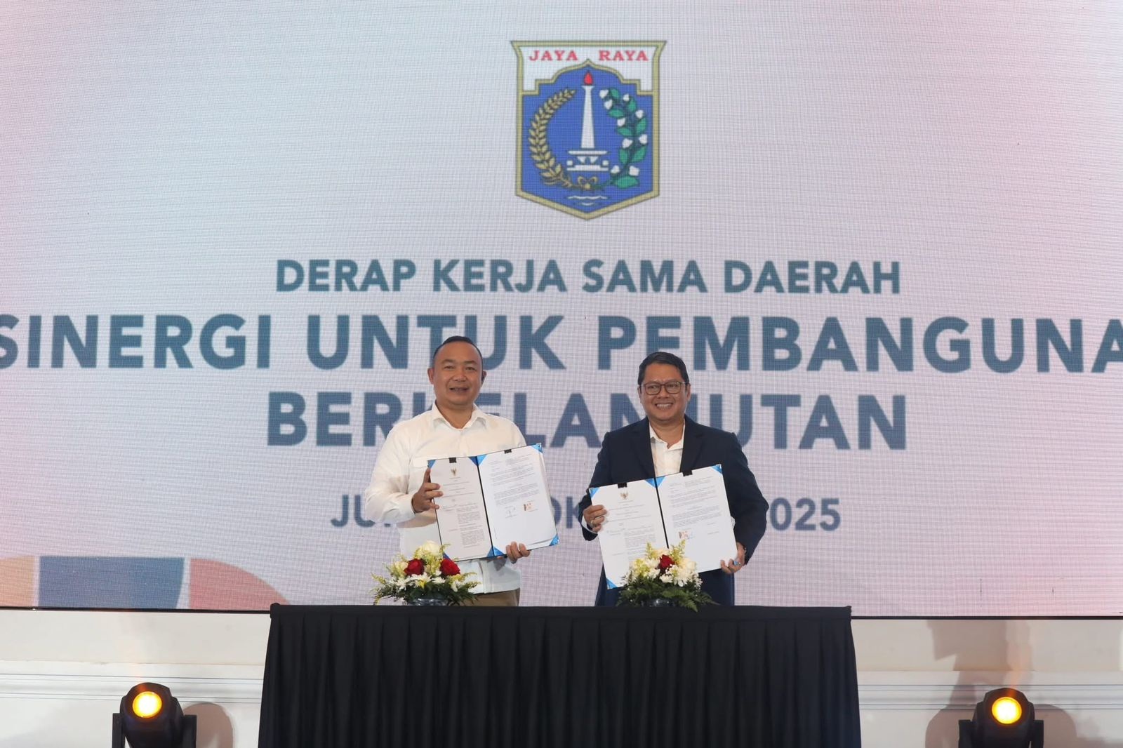 KERJA SAMA: Bupati Ketapang Alexander Wilyo menandatangani kerja sama dengan Pemprov DKI Jakarta untuk memperkuat sinergi pembangunan antardaerah.