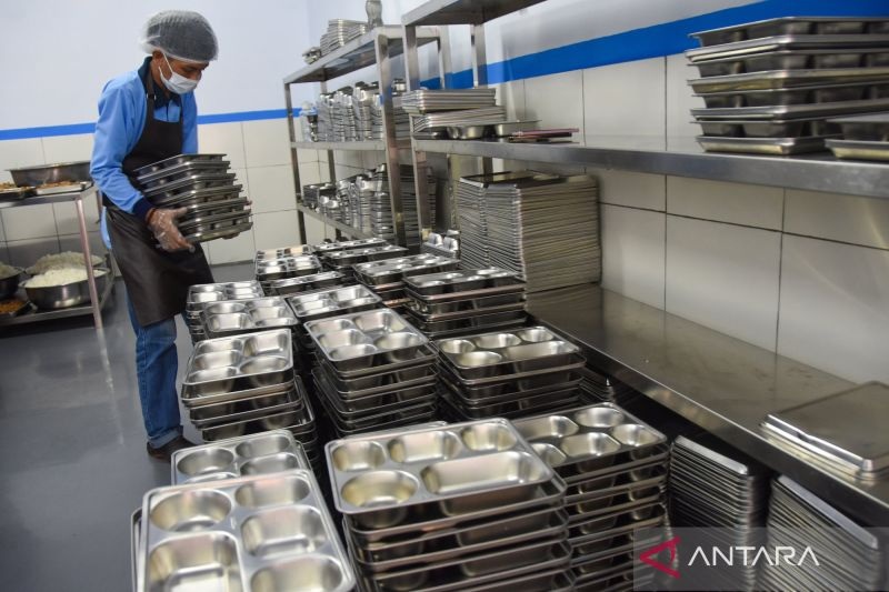MBG: Ilustrasi proses penyiapan program Makan Bergizi Gratis (MBG) di Satuan Pelayanan Pemenuhan Gizi (SPPG).