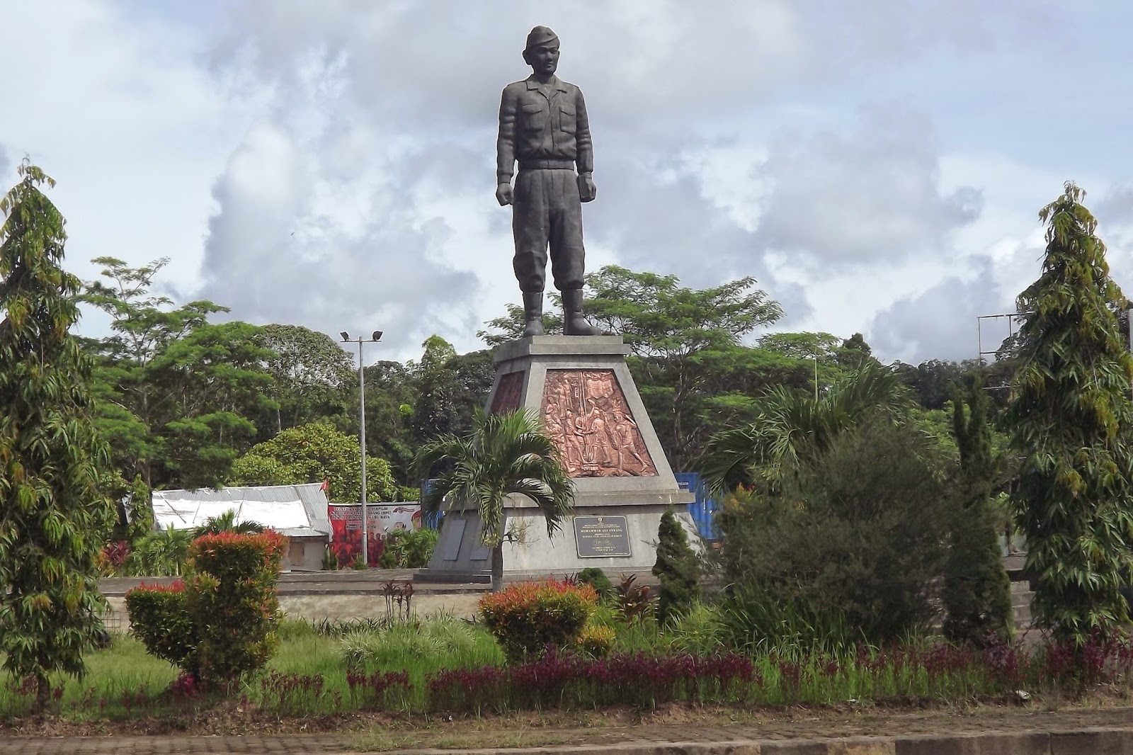TUGU: Jalan Mayor Alianyang yang akan disulap menjadi Hutan Kota.
