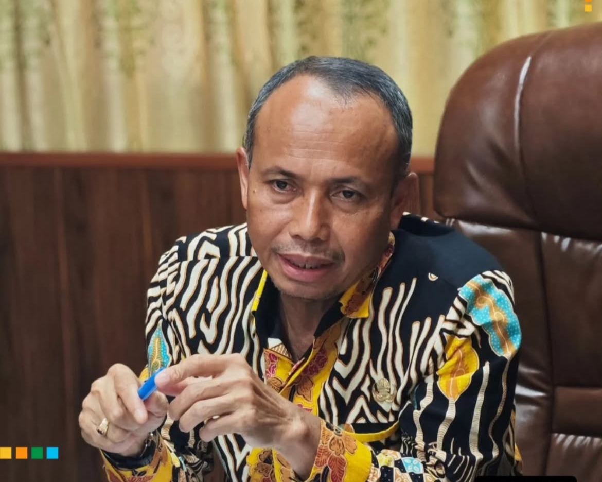 ARAHAN : Sekda Ketapang, Repalianto, memberikan arahan saat memimpin rapat evaluasi penyerapan anggaran 2025, beberapa waktu lalu.