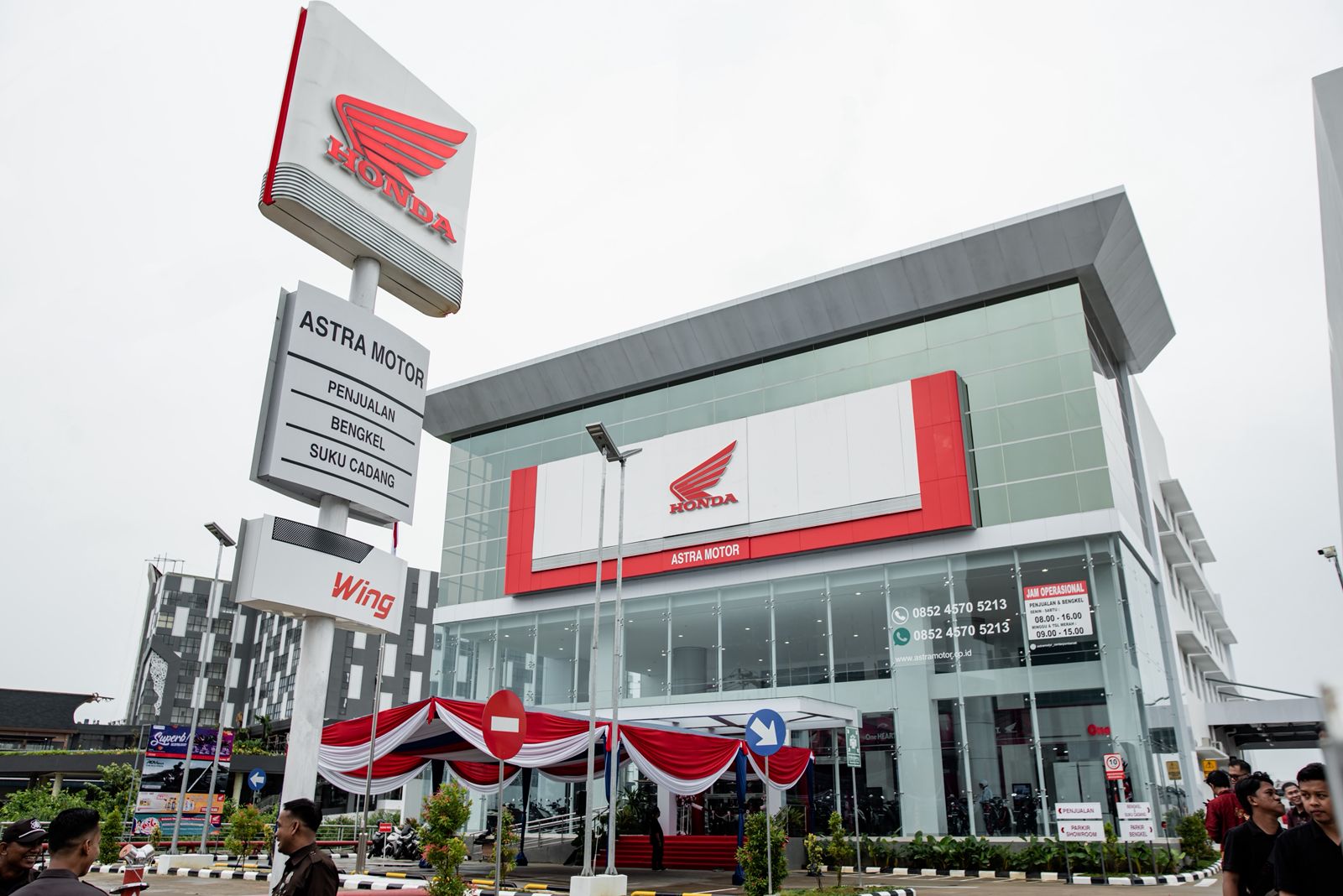 Gedung Main Dealer Astra Motor Kalimantan Barat baru yang berlokasi di Jalan Arteri Supadio, Kubu Raya.