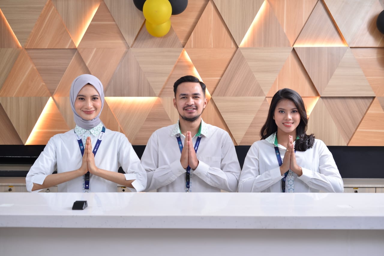 Senyum ramah, layanan prima. Pegadaian siap melayani Anda dengan sepenuh hati.