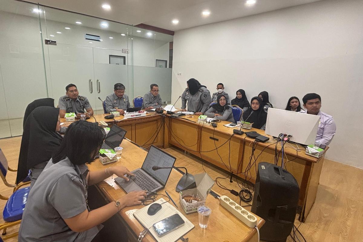 Kanwil Kemenkum Kalbar mengikuti kegiatan sanggah, pleno dan evaluasi penilaian IRH 2025 wilayah V pada Selasa (7/10).