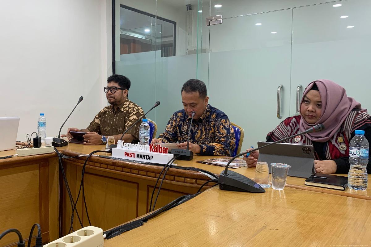 Kanwil Kemenkum Kalbar menggelar rapat harmonisasi Raperda Kota Pontianak tentang penambahan modal pemerintah kepada bank daerah pada Kamis (9/10).