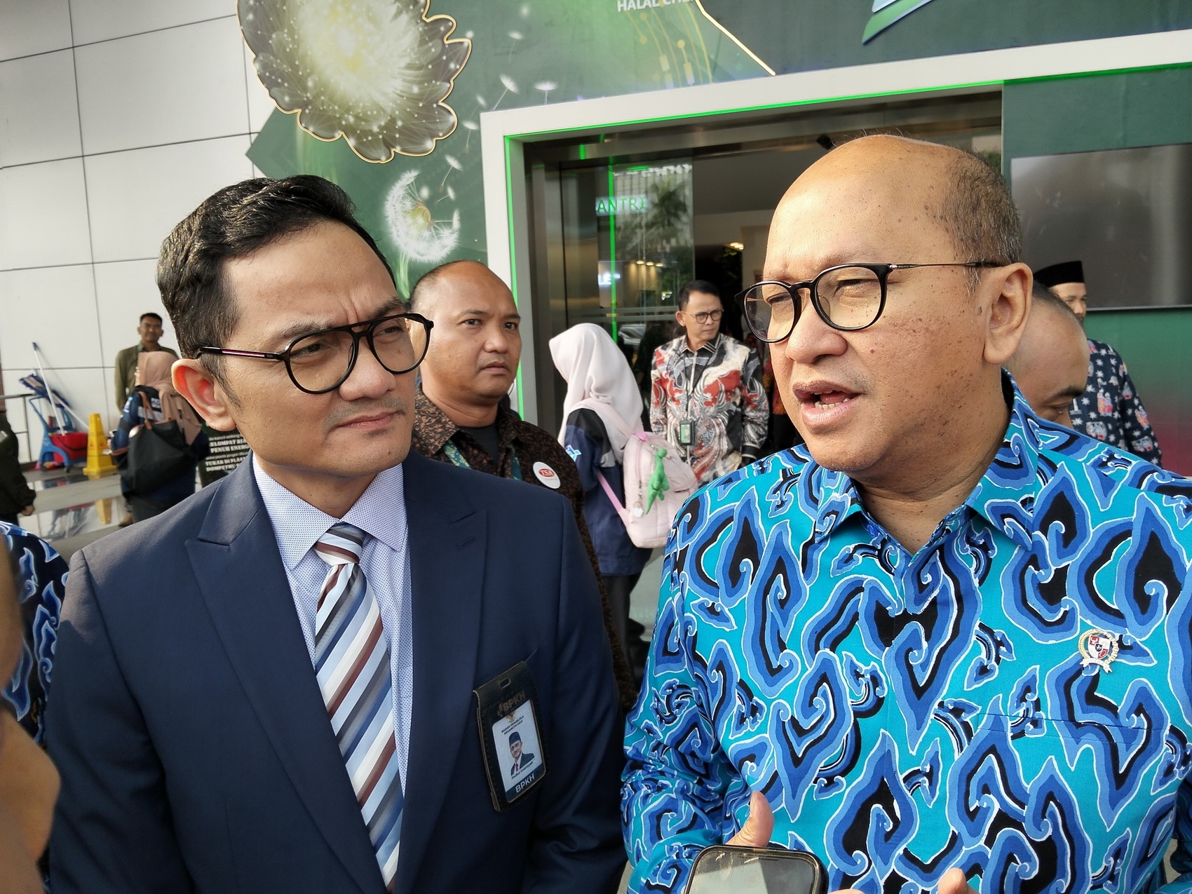 KOLABORASI: Kepala Badan Pengelola Investasi Danantara Rosan Perkasa Roeslani (kanan) bersama Kepala BPKH Fadlul Imansyah di Kemayoran, Jakarta (8/10) malam.