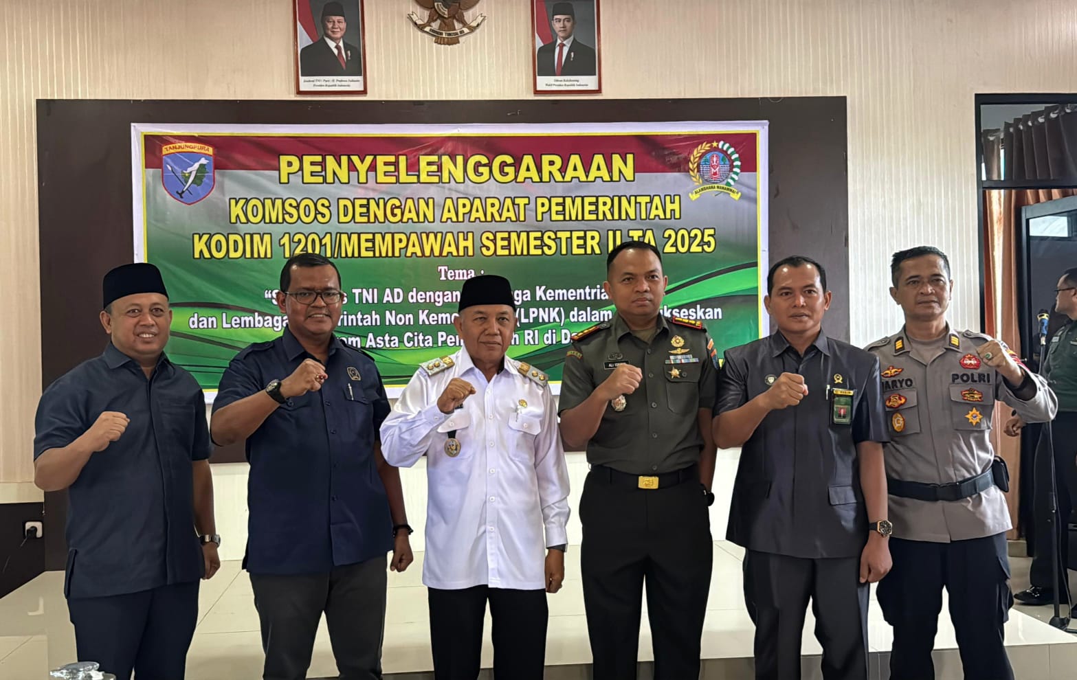 KOMSOS: Riduan M Yusuf (paling kiri) saat menghadiri Komsos ketahanan pangan bersama Forkopimda di Makodim 1201.