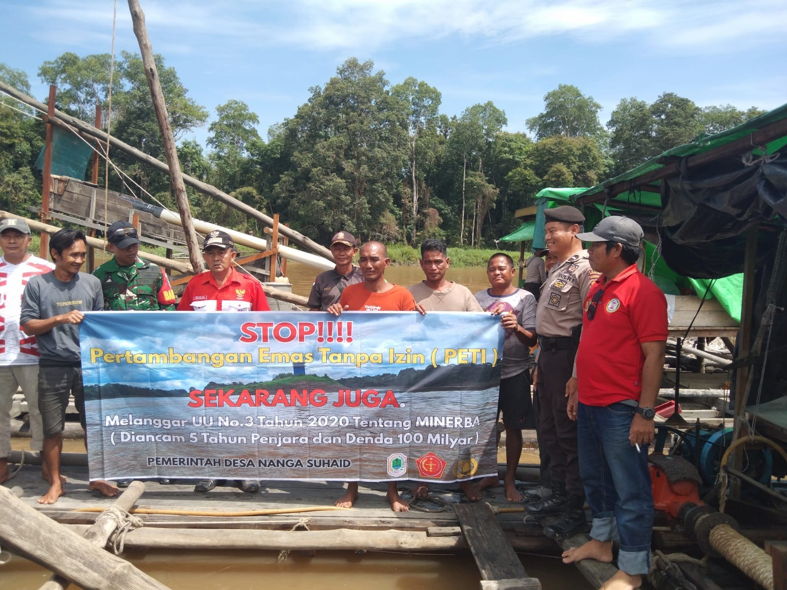 PETI  : Sosialisasi STOP PETI yang dilakukan Polsek Suhaid bersama Forkompincam dan Desa Nanga Suhaid.