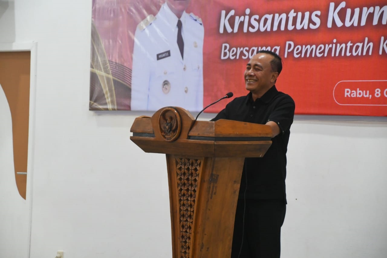 SAMBUTAN : Wakil Gubernur Kalimantan Barat, Krisantus Kurniawan, saat menyampaikan sambutan pada kegiatan ramah tamah bersama Pemerintah Kabupaten Kayong Utara di Hotel Mahkota Sukadana, Kayong Utara,