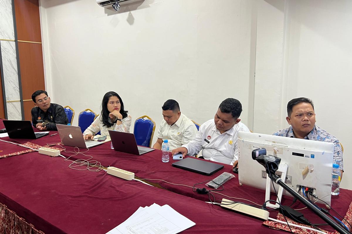 Kanwil Kemenkum Kalbar menggelar rapat harmonisasi Rapergub Kalbar pada Kamis (9/10).