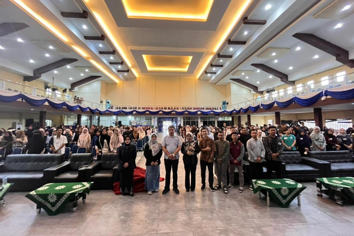 Kakanwil Kemenkum Kalbar Jonny Pesta Simamora memberikan kuliah umum tentang hak cipta di UM Pontianak pada Jumat (10/10).