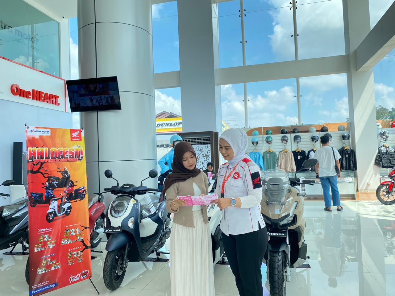 Promo Halofest 2025 dari Astra Motor Kalbar tawarkan DP ringan mulai Rp1 juta untuk berbagai model motor Honda.