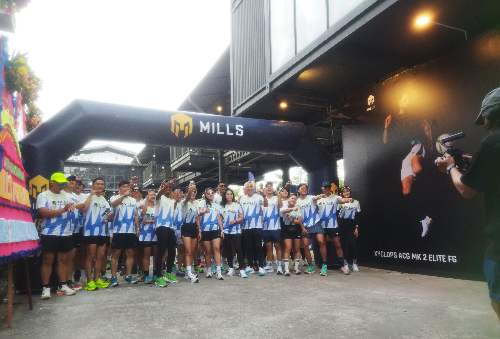 MADE FRANS Antusiasme para pelari Pontianak dalam event Mills Fun Run sebagai rangkaian Grand Opening Mills Store Pontianak.