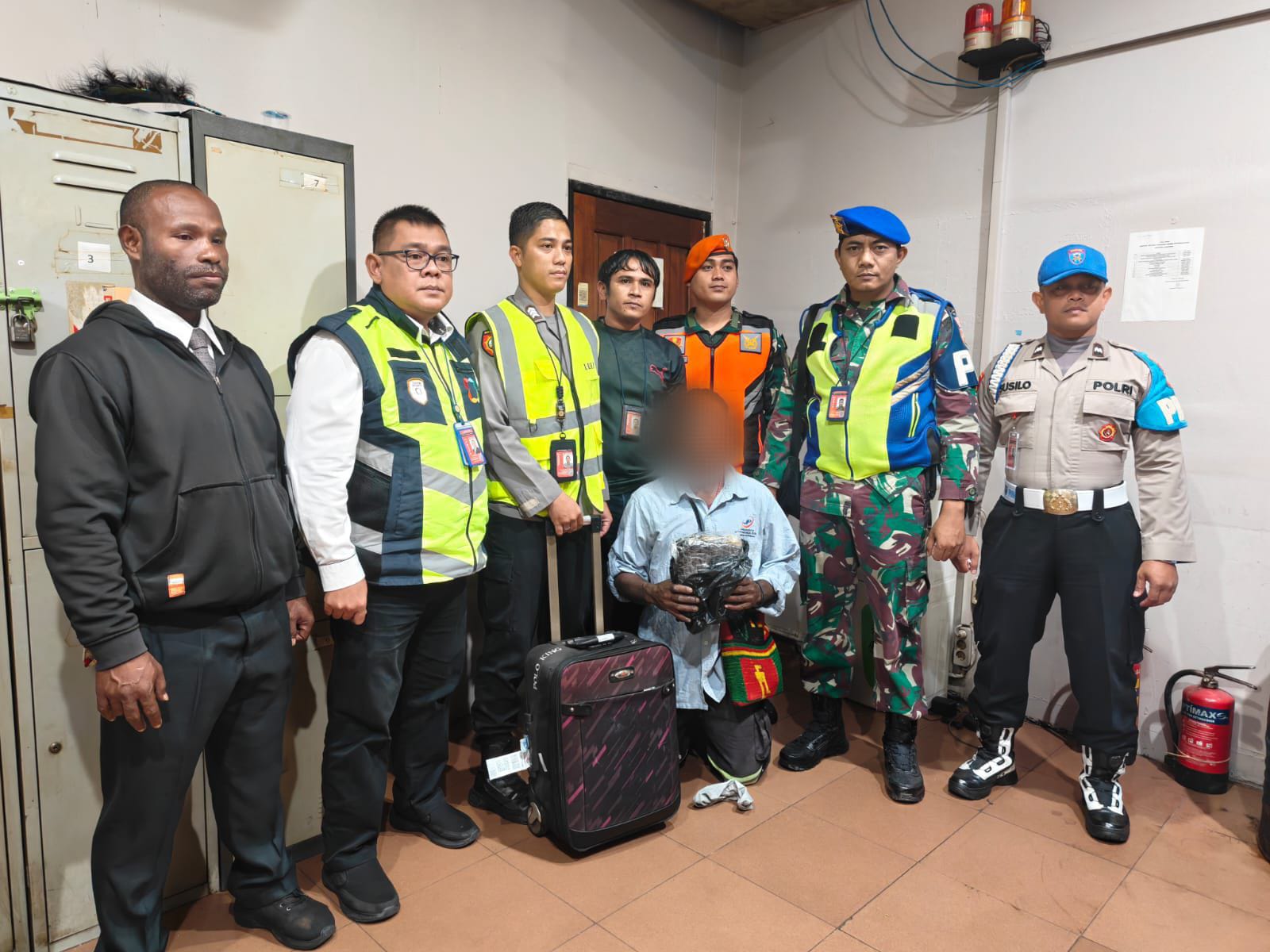 Satgas Korpasgat yang bertugas di Bandara Internasional Sentani, Jayapura, bersama petugas Avsec dan unsur pengamanan bandara lainnya berhasil menggagalkan upaya penyelundupan narkotika jenis ganja.