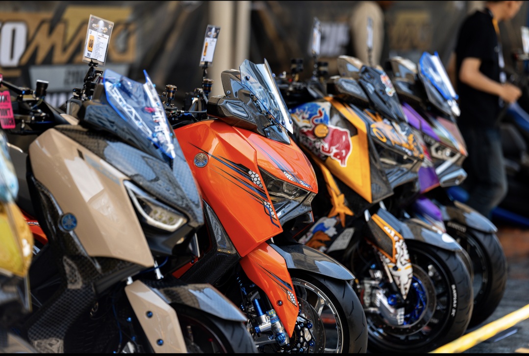 Deretan skutik Yamaha hasil modifikasi tampil memukau di ajang CustoMAXI 2025 Bandung yang digelar di Tent Avenue, Sabtu (4/10).