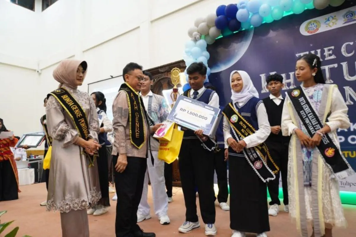 DUTA GENRE: Malam Puncak Audisi Duta GenRe Kota Pontianak 2025 di Aula Rumah Dinas Wali Kota, Sabtu (11/10). Dimas dan Miftahfathuyah dinobatkan sebagai Duta GenRe Pontianak 2025