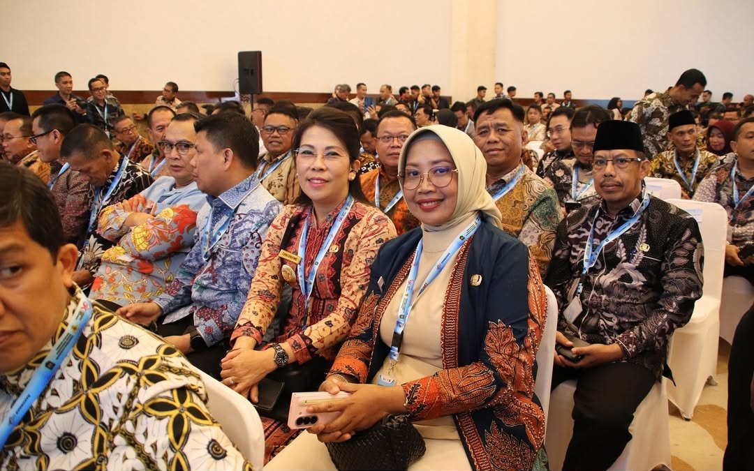 RAKORNAS TPAKD: Bupati Erlina dan Sekda Ismail saat menghadiri Rakornas TPAKD 2025 di Jakarta.