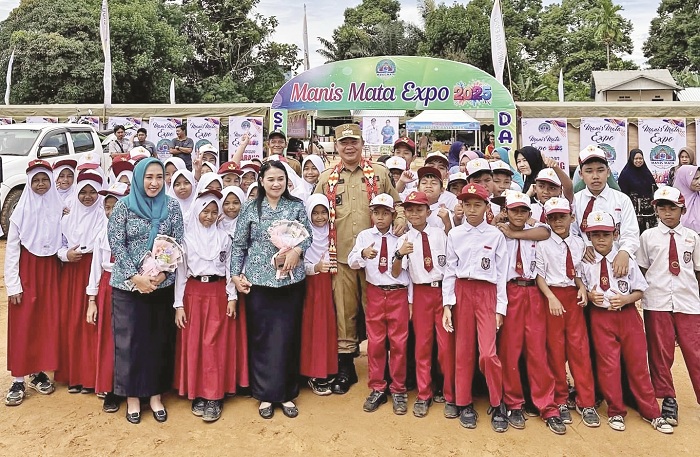EXPO : Bupati dan Ketua TP PKK Ketapang menghadiri Manis Mata Expo 2025, Senin (13/10).
