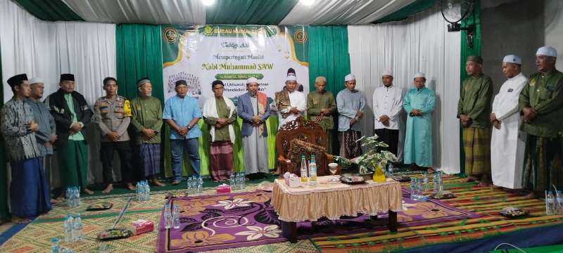 NURUL IMAN: Suasana peringatan Maulid Nabi Muhammad SAW di Surau Nurul Iman Ambalau.