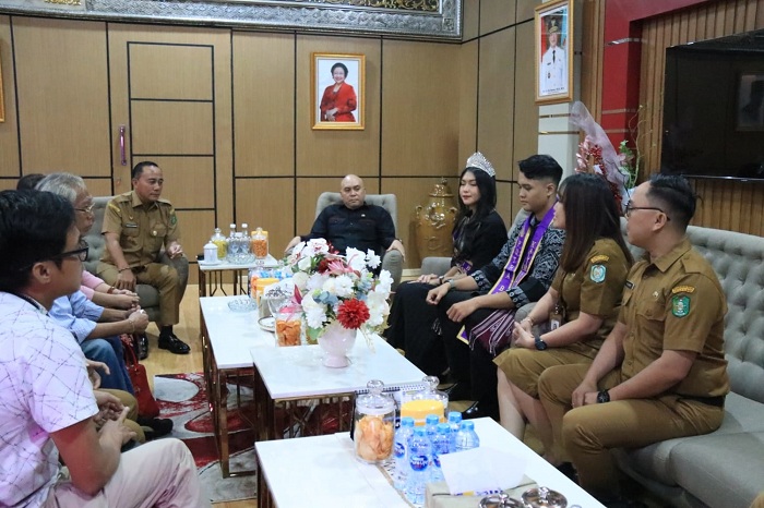 AUDIENSI : Wakil Gubernur Kalimantan Barat Krisantus Kurniawan menerima audiensi dari Putra Putri Budaya Indonesia Utusan Kalbar 2025,