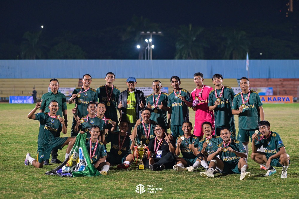 Tim Sepak Bola Bank Kalbar menjuarai Turnamen GALAKARYA Tingkat Nasional 2025.