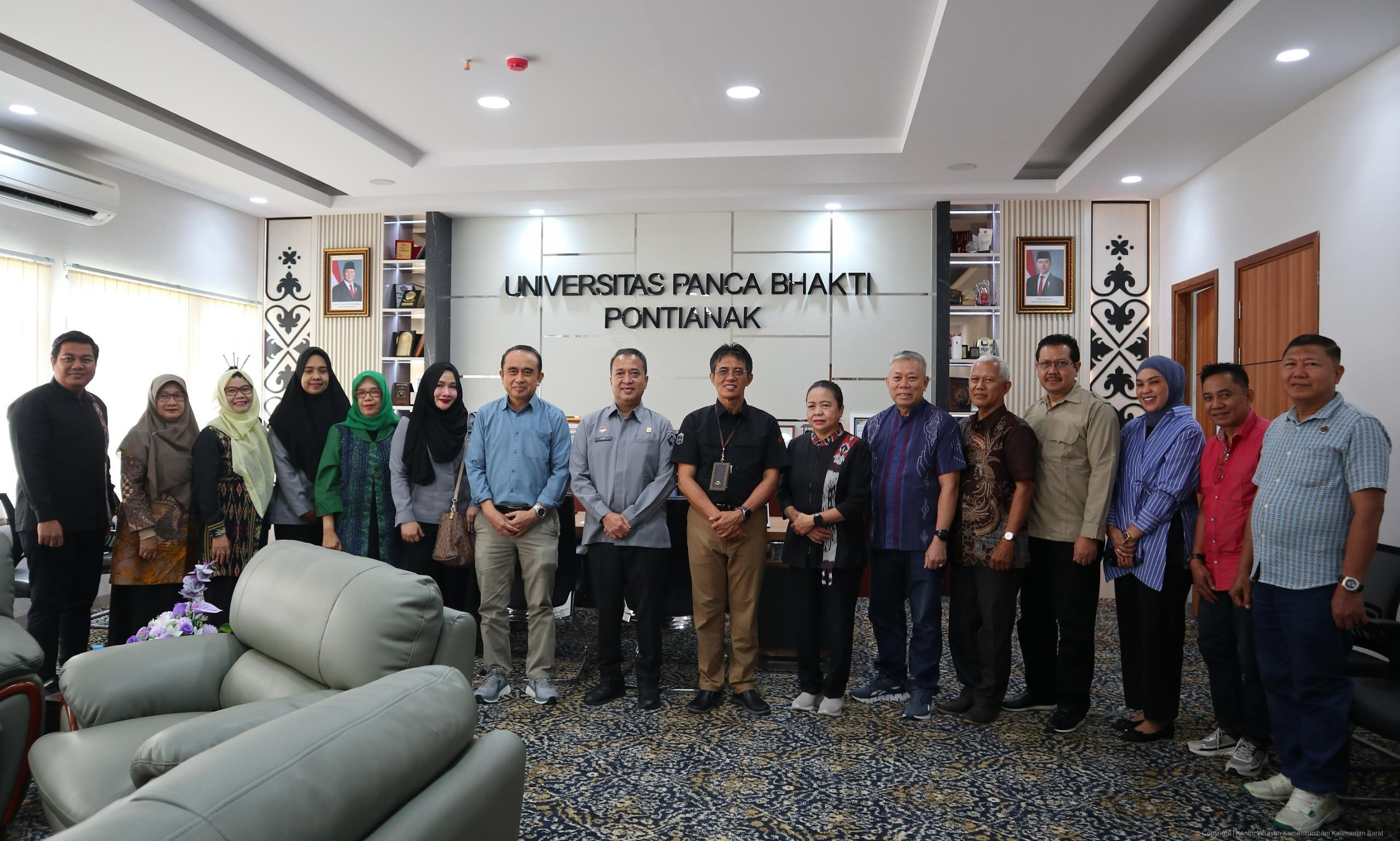 Kanwil Kemenkum Kalbar menggelar audiensi dengan UPB Pontianak pada Selasa (14/10).