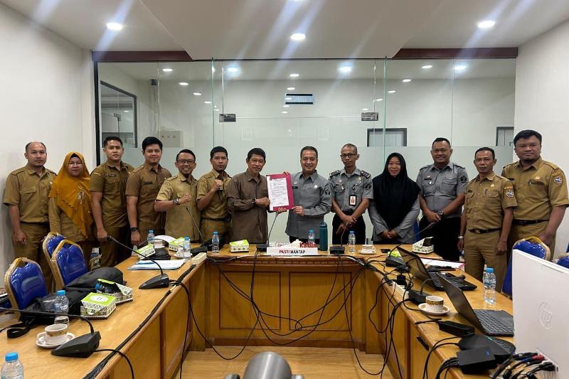 Kanwil Kemenkum kalbar menggelar rapat harmonisasi Raperda Kota POntianak tentang digitalisasi pajak daerah pada Selasa (14/10).