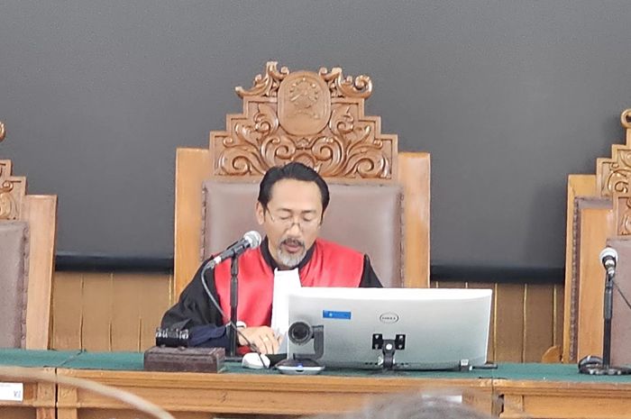 Hakim Tunggal Pengadilan Negeri Jakarta Selatan I Ketut Darpawan menolak praperadilan mantan Mendikbudristek Nadiem Anwar Makarim.