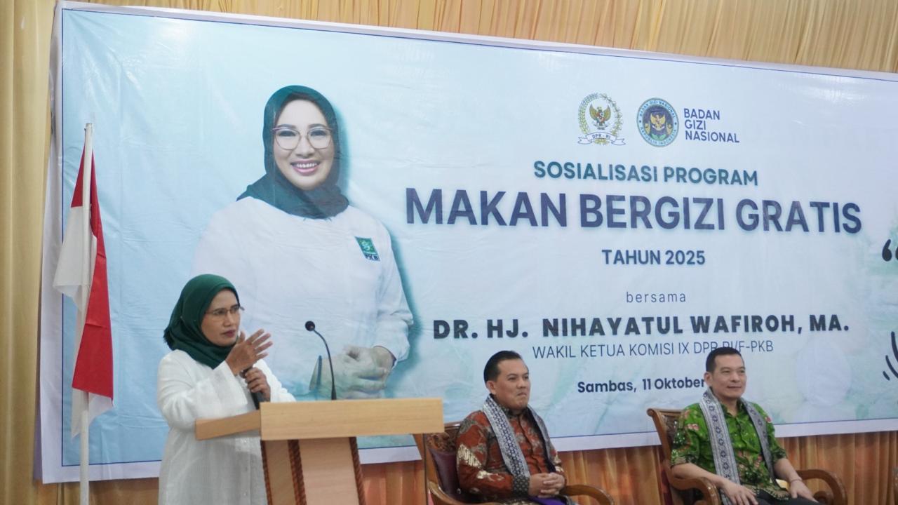 Wakil Ketua Komisi IX DPR RI, Dr. Hj. Nihayatul Wafiroh, MA, menyampaikan sosialisasi Program Makan Bergizi Gratis Tahun 2025 di Sambas, Jumat (11/10).