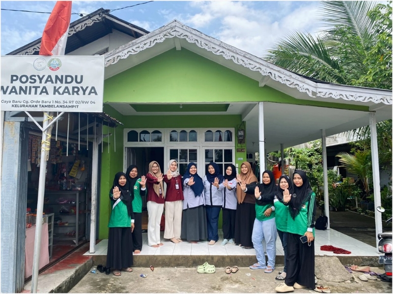 Tim penelitian riset prodi dan kader posyandu setelah kegiatan pemberian PMT Pangan Lokal.