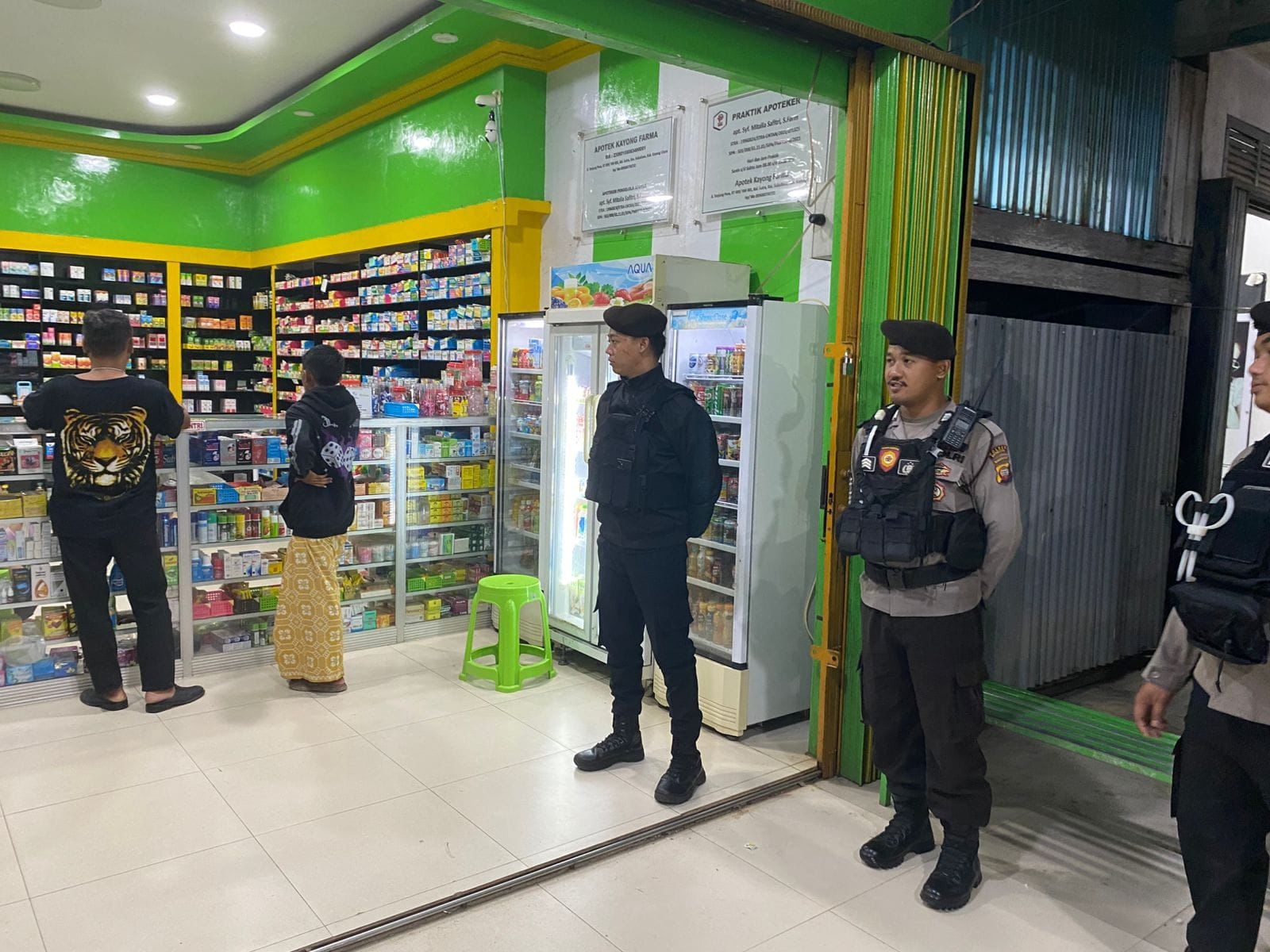 PATROLI : Unit Patroli Satsamapta Polres Kayong Utara melaksanakan kegiatan Patroli Sambang Kamtibmas