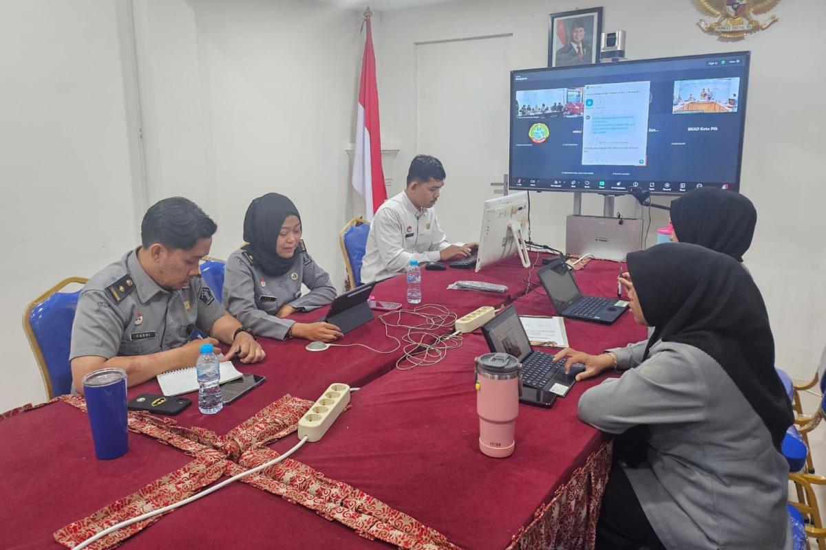 Kanwil Kemenkum Kalbar menggelar rapat harmonisasi Raperbup Sanggau pada Selasa (14/10).
