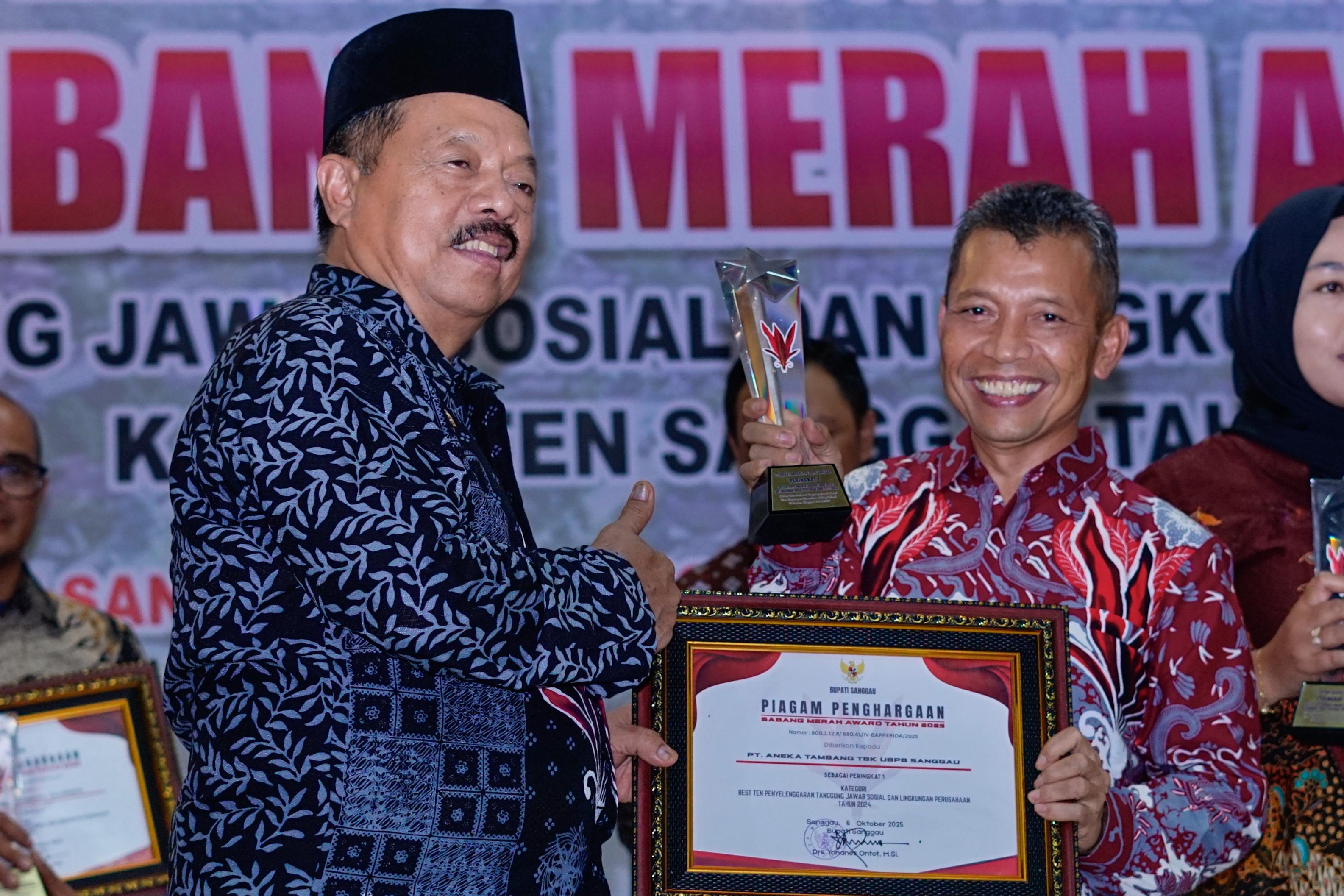 ANTAM Tbk UBPB Kalimantan Barat (ANTAM) kembali menorehkan prestasi gemilang dengan meraih Juara Umum Sabang Merah Award untuk implementasi Program CSR Tahun 2024.