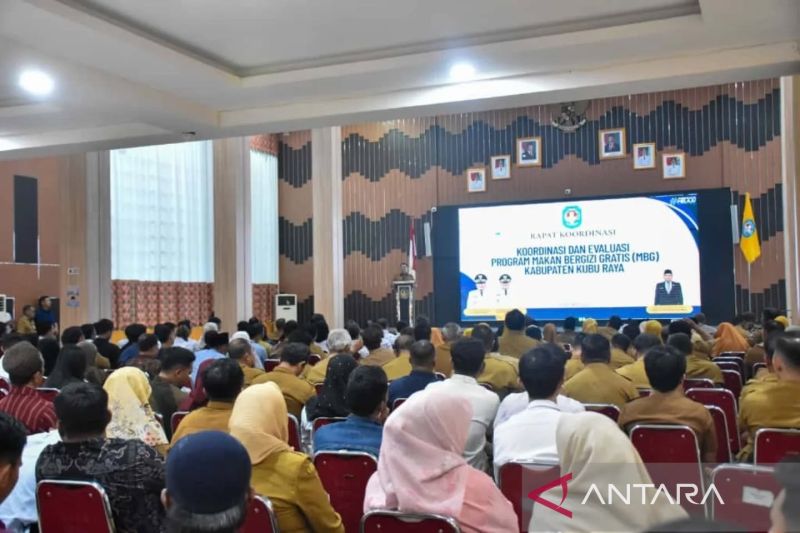 RAKOR: Rapat koordinasi dan evaluasi program MBG yang dilaksanakan oleh Pemkab Kubu Raya pada Rabu (15/10).
