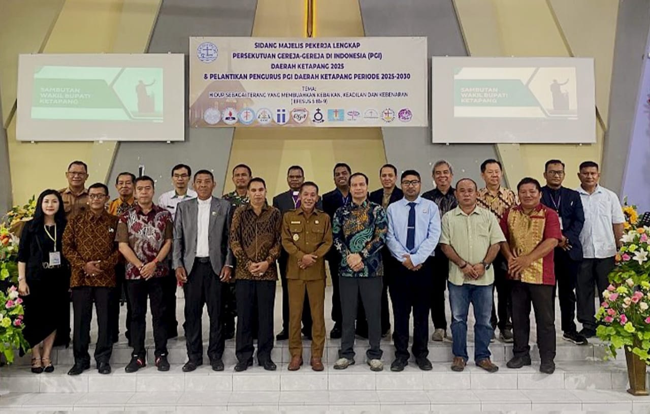 HADIRI MPL : Wabup Ketapang, Jamhuri Amir, menghadiri sidang MPL PGID Ketapang 2025 di Gereja Kristen Kalbar, Selasa (14/10).