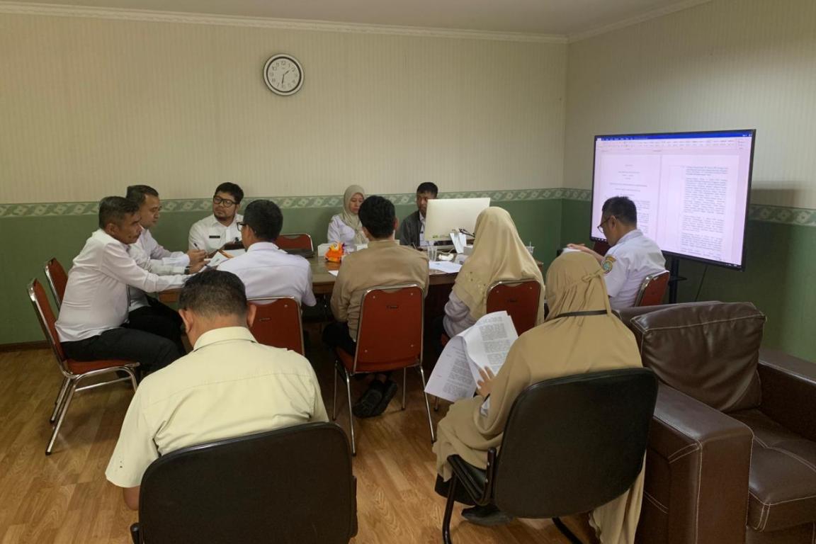 Kanwil Kemenkum Kalbar menghadiri rapat pembahasan Rancangan Perwal Pontianak pada Rabu (15/10).