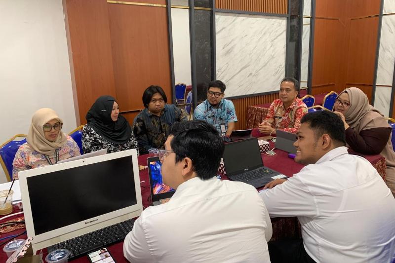 Kanwil Kemenkum Kalbar menggelar rapat harmonisasi Raperbup sanggau Sanggau tentang penyertaan modal daerah Perumda Air Minum Tirta Pancur Aji, pada Kamis (16/10).
