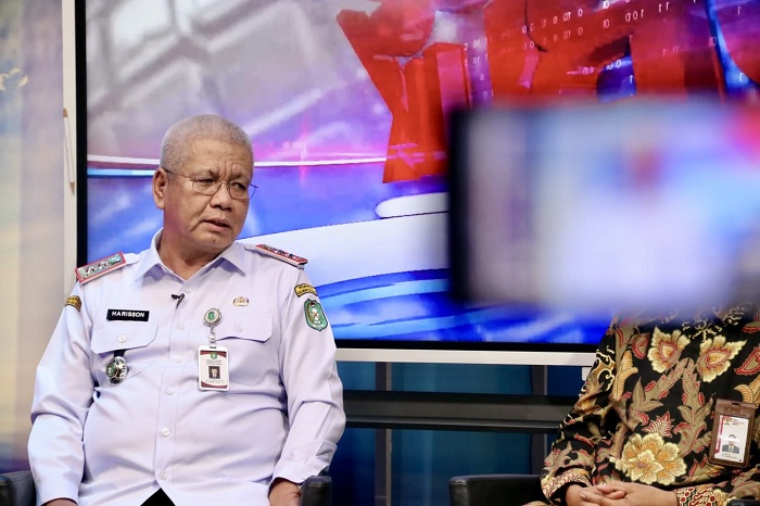 DIALOG INTERAKTIF: Sekda Kalbar Harisson berbicara dalam Dialog Interaktif TVRI Kalbar bertema sinergi pencegahan korupsi bersama KPK RI, Rabu (15/10).