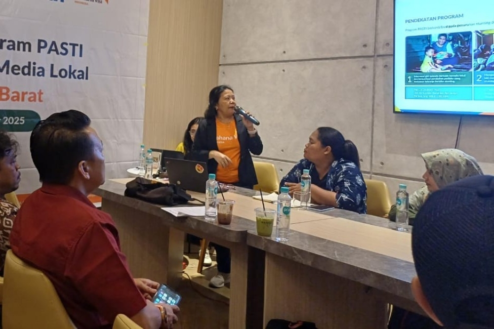 National Program Manager PASTI, Hotmianida Panjaitan memaparkan perkembangan dan capaian Program PASTI dalam upaya percepatan penurunan stunting di Kalimantan Barat.