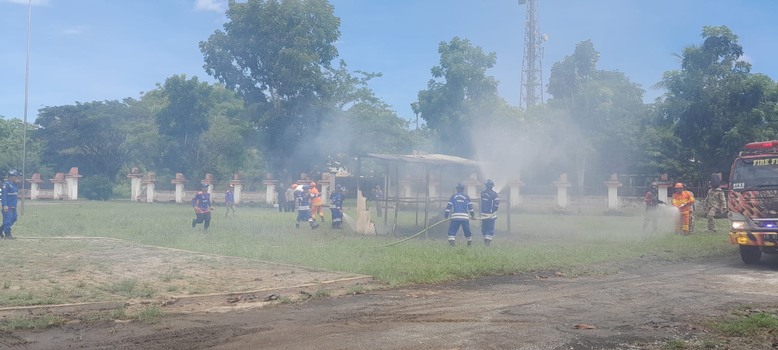 Kegiatan penutupan latihan dasar petugas damkar Kabupaten Sambas.