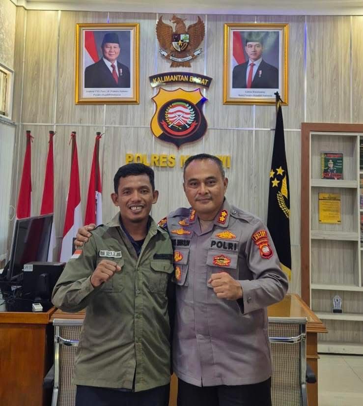 Ketua SMSI Kabupaten Melawi Syarif Nurul Hidayatullah bersama Kapolres Melawi AKBP Harris Batara Simbolon.