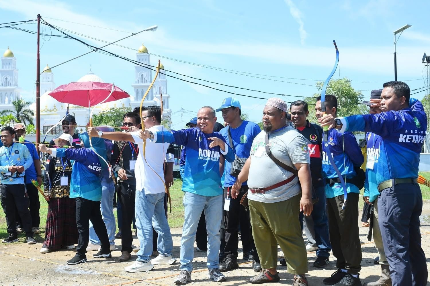 BUKA FESPATI: Sekda Ketapang, Repalianto, membuka Kejurda Fespati Kalbar 2025 di Ketapang, Sabtu (18/10).