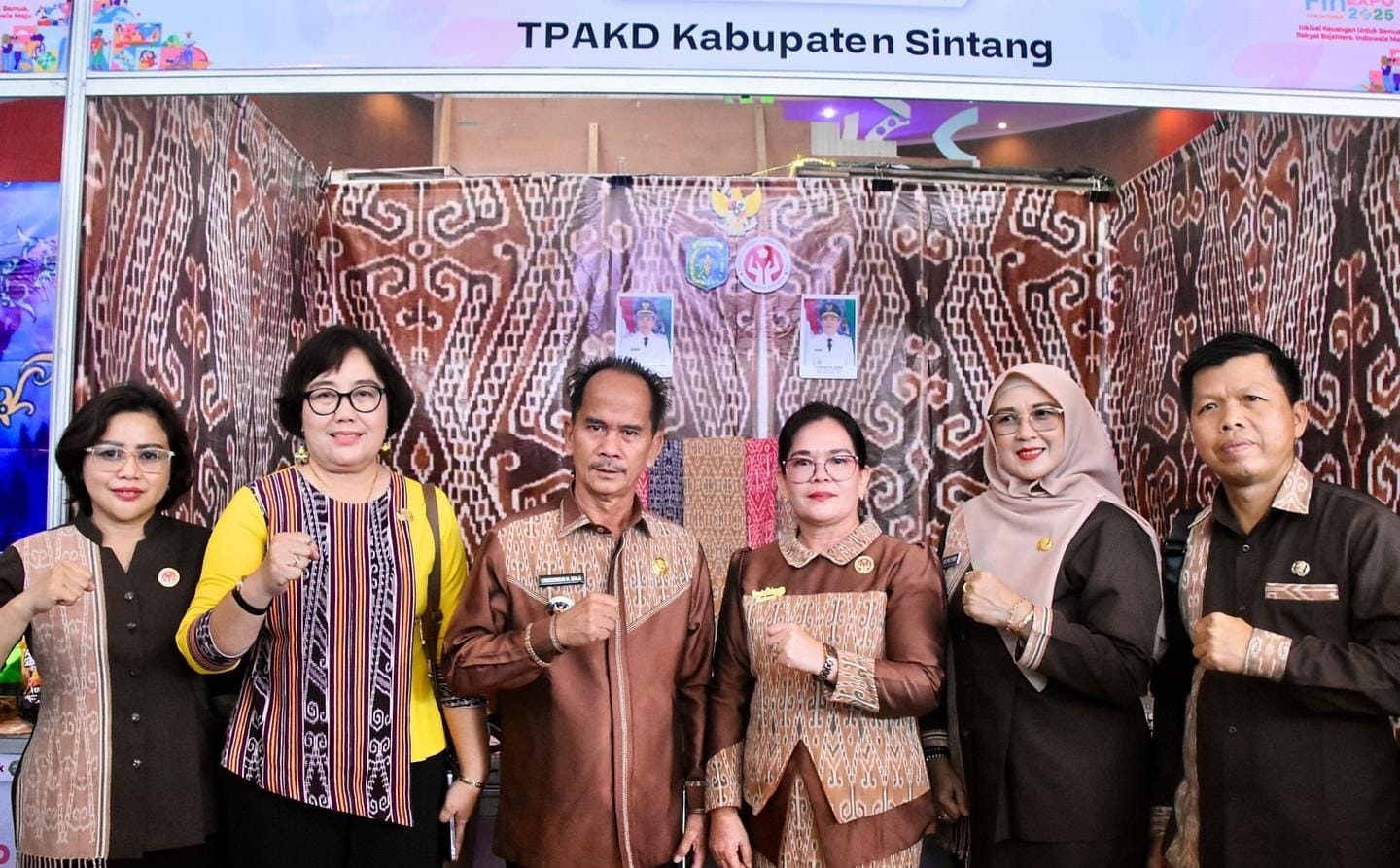 HADIR: Bupati Sintang Gregorius Herkulanus Bala saat menghadiri puncak Bulan Inklusi Keuangan Kalbar 2025 di Pontianak Convention Center.