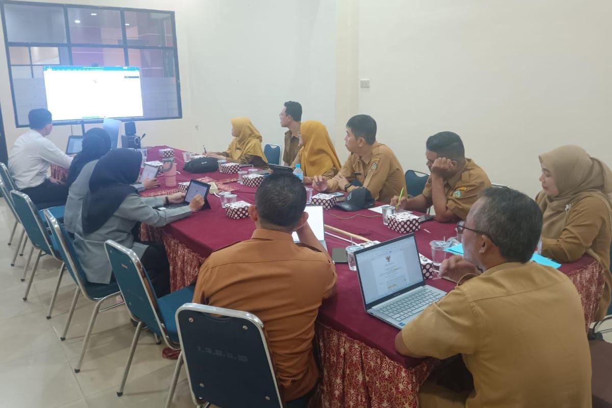 Kanwil Kemenkum Kalbar menggelar rapat harmonisasi Raperbup Kayong Utara pada Senin (20/10).