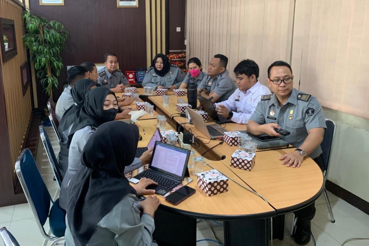 Kanwil Kemenkum Kalbar mengikuti sosialisasi&nbsp;Pengumuman Pelaksanaan Uji Kompetensi Perancang Peraturan Perundang-undangan Periode November 2025 secara daring pada Senin (20/10).