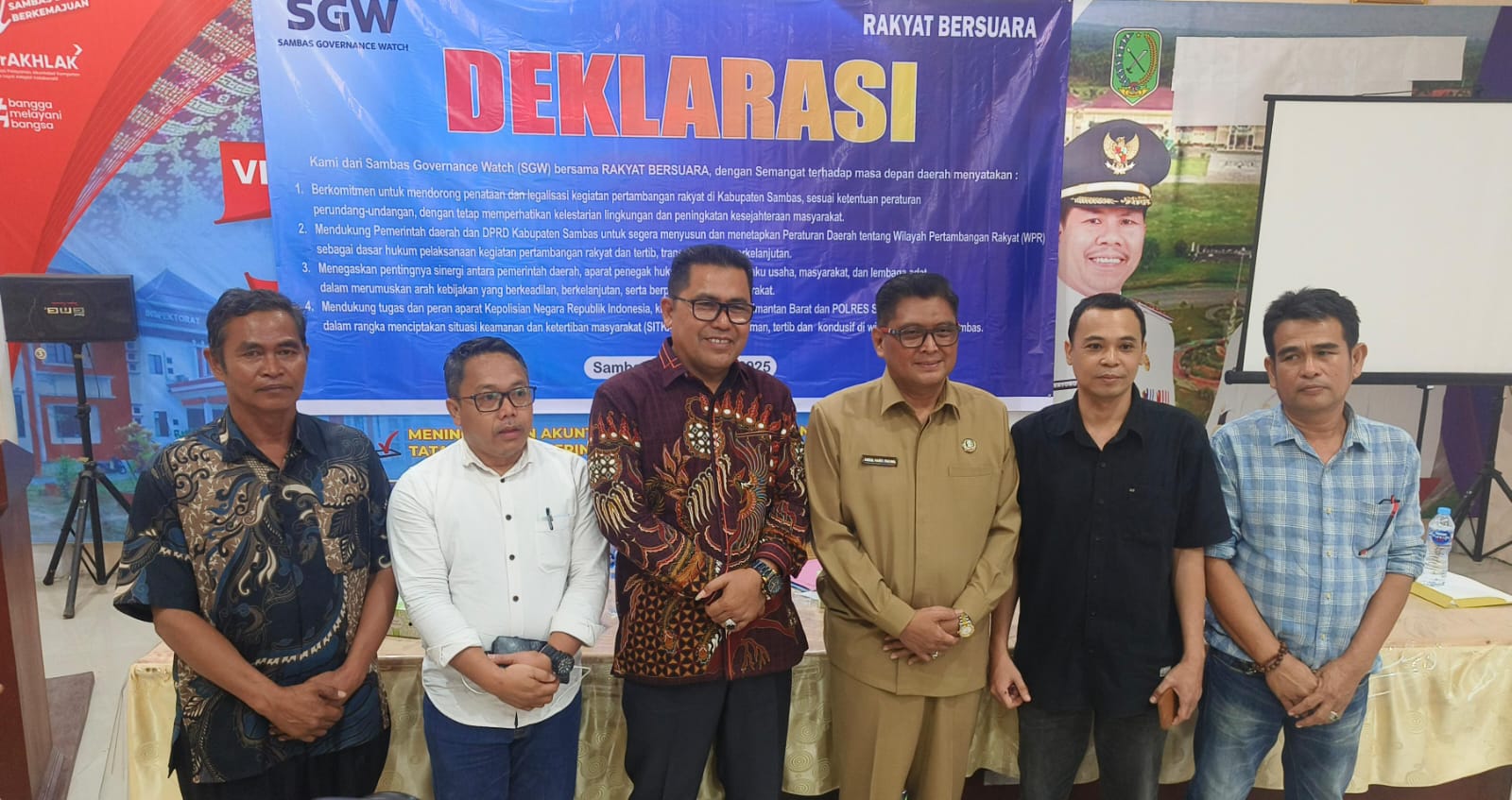Sambas Governance Watch (SGW) bersama Pemkab Sambas mendeklarasikan komitmen penataan Wilayah Pertambangan Rakyat (WPR) guna mewujudkan tata kelola tambang yang legal, tertib, dan berkelanjutan.
