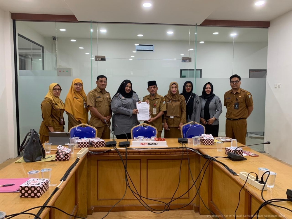 Kanwil Kemenkum Kalbar menggelar rapat harmonisasi Raperbup Mempawah tentang sistem klasifikasi keamanan arsip pada Senin (20/10).