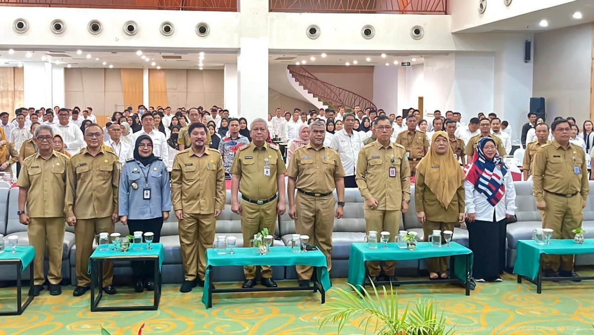 Kanwil Kemenkum Kalbar menghadiri kegiatan pembukaan peningkatan kompetensi pendamping KDKMP pada Senin (20/10).