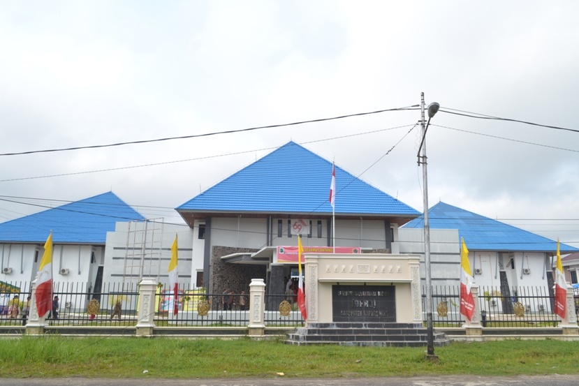 KANTOR : Bangunan kantor DPRD Kapuas Hulu tempat 30 orang legislator menjalankan aktifitasnya. 